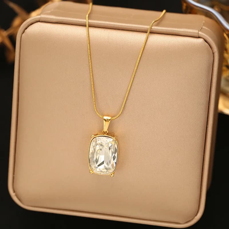 Colar com Pingente Quadrado Grande de Cristal Zircônia