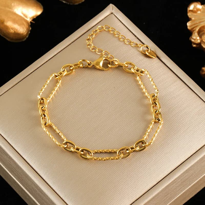 Conjunto de Colar e Pulseira em Corrente Dourada