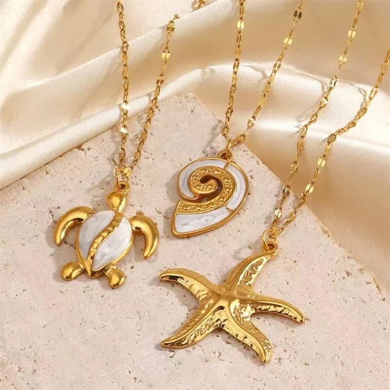 Colar com Pingente Estrela-do-mar, Sol e Concha de Pérola, Dourado