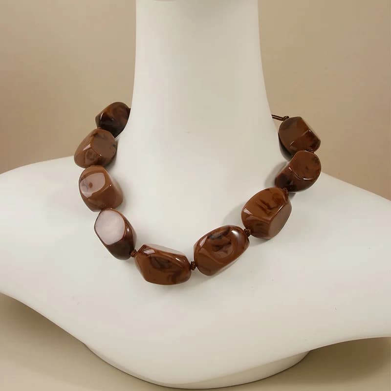 Gargantilha Boho de Resina Marrom