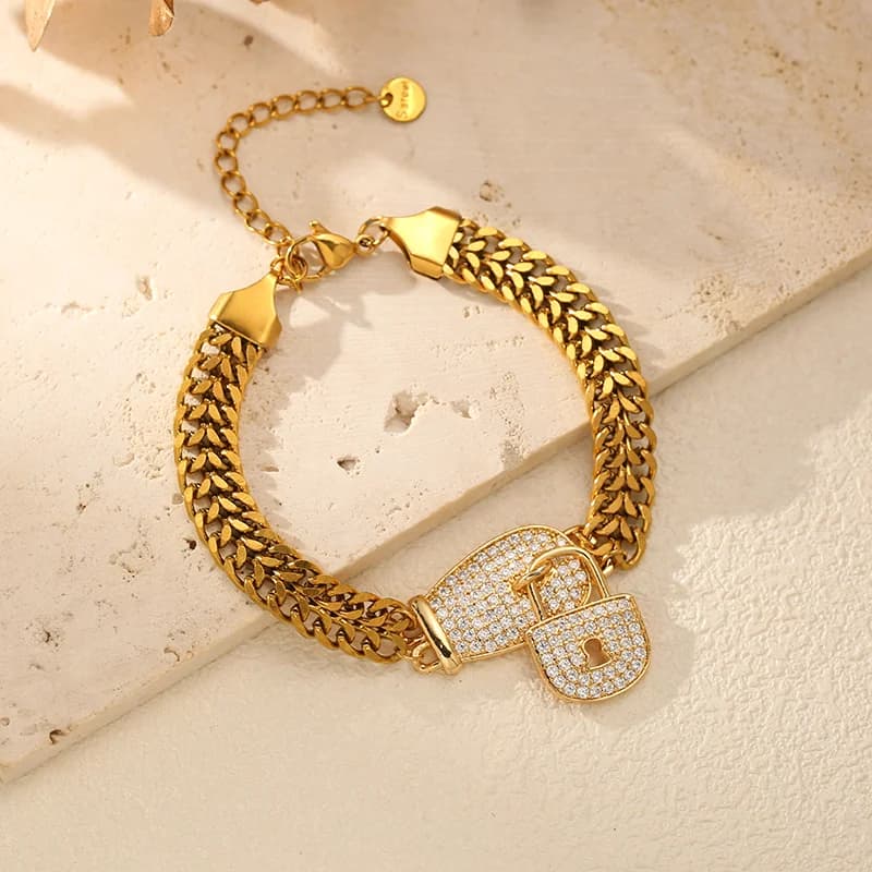 Pulseira em Aço Inoxidável com Charm de Cadeado e Strass