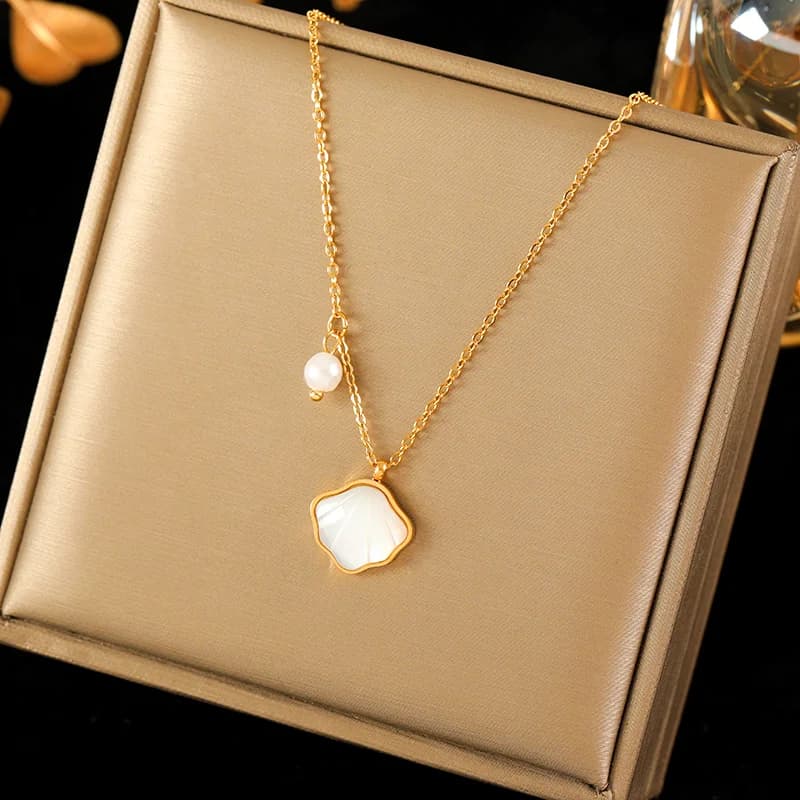 Colar Pingente Estrela do Mar e Concha com Corrente Dupla, Dourado
