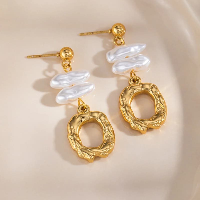 Brincos Pendentes com Pérolas Irregulares e Tassel