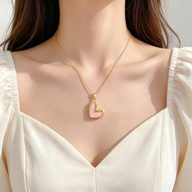 Colar com Pingente de Coração Rosa Love