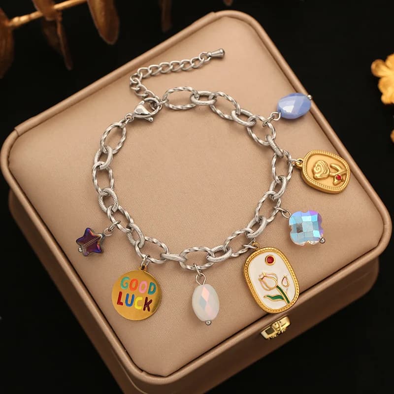 Pulseira Bangle com Pingentes de Coração em Aço Inoxidável