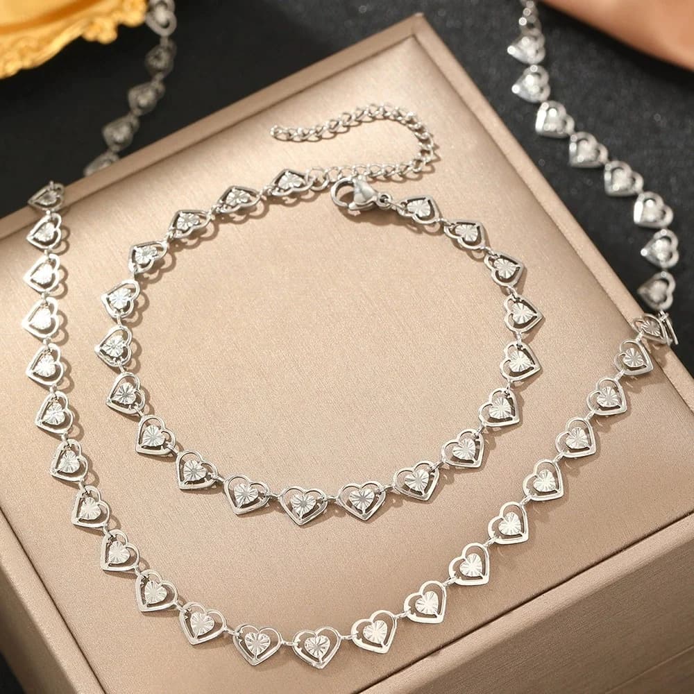 Conjunto de Colar, Pulseira e Brincos Prateados com Coração