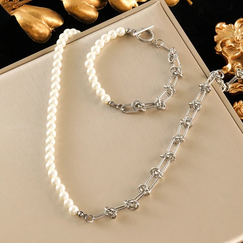 Conjunto Colar e Pulseira com Corrente e Pérolas Imitadas