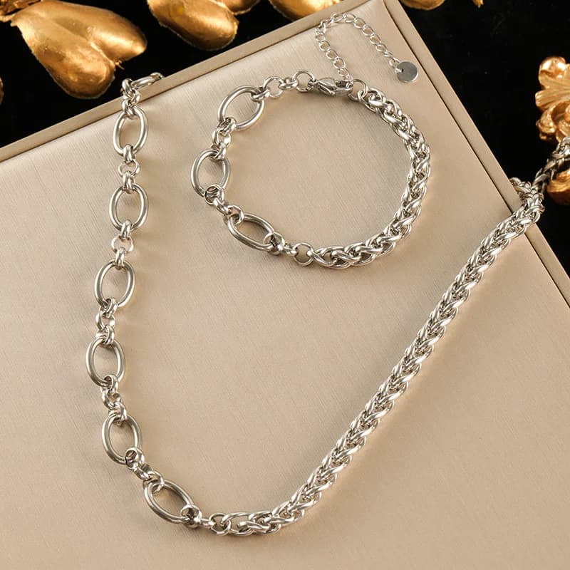 Conjunto de Colar e Pulseira Corrente Assimétrica, Dourado