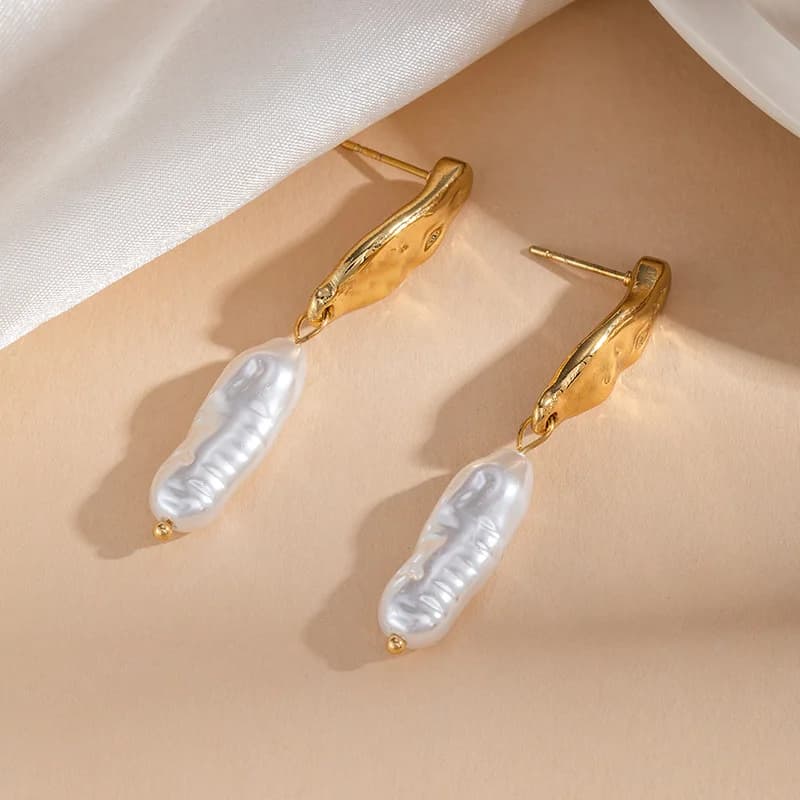 Brincos Pendentes com Pérolas Irregulares e Tassel