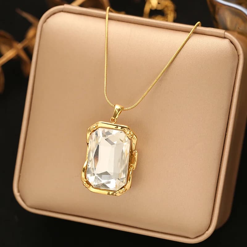 Colar com Pingente Quadrado Grande de Cristal Zircônia