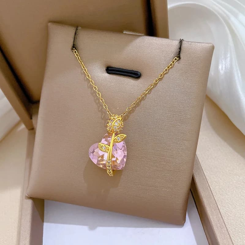 Colar com Pingente de Flor em Zircônia Cúbica