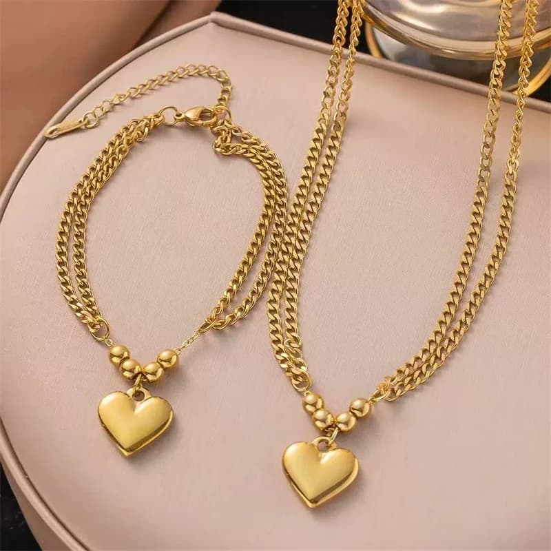 Conjunto de Colar e Pulseira com Pingente de Coração Dourado
