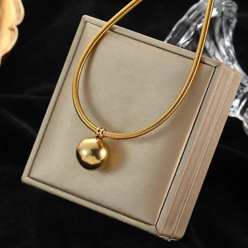 Colar Gargantilha Dourado com Esferas Vazadas