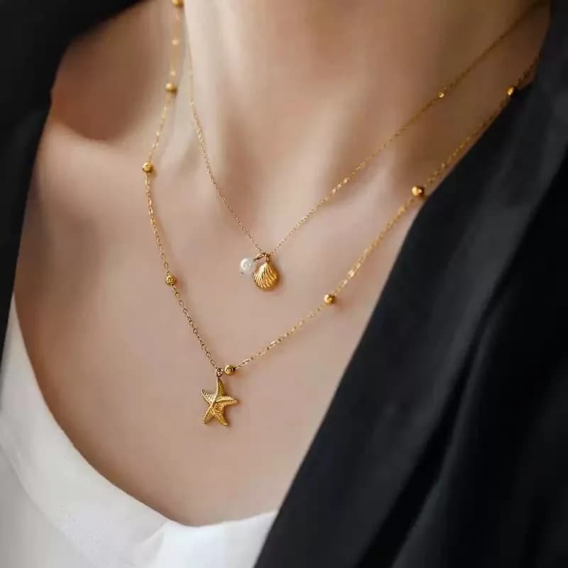 Colar Pingente Estrela do Mar e Concha com Corrente Dupla, Dourado
