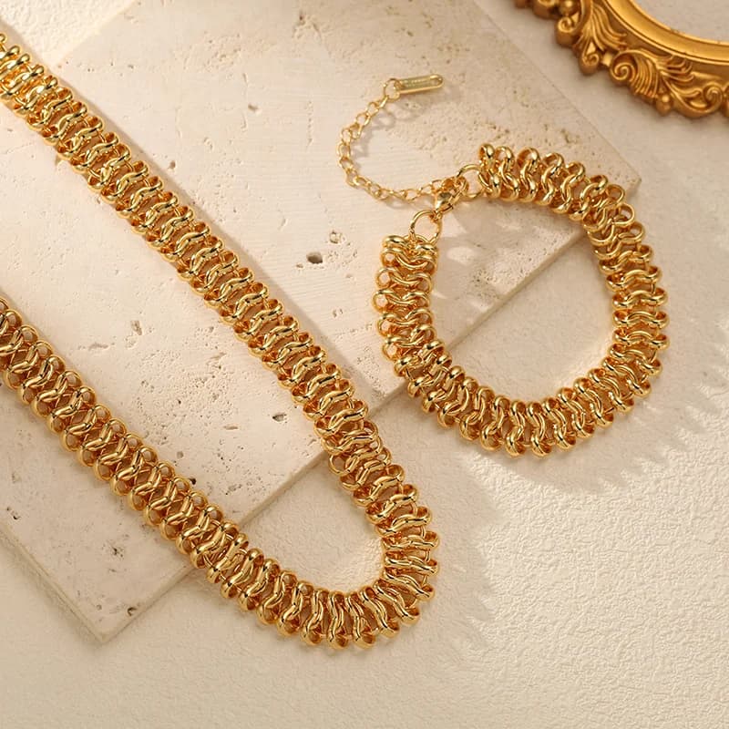 Conjunto de Colar e Pulseira de Corrente Grossa Dourada