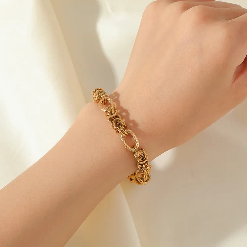 Pulseira de Aço Inoxidável Torcida, Banhada a Ouro