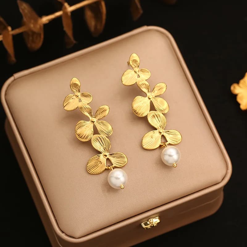 Brincos Pendentes com Pérolas Irregulares e Tassel