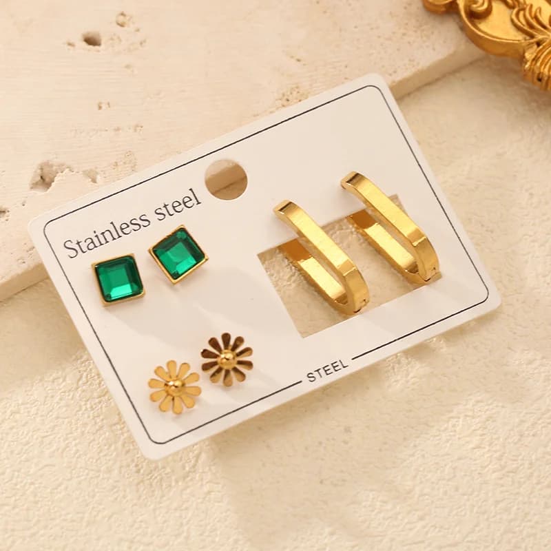 Conjunto de Brincos de Argola com Zircônia Verde em Formato de Flor - 3 Pares