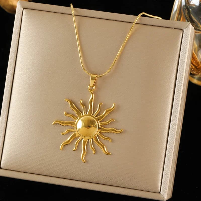 Colar com Pingente em Aço Inoxidável Dourado
