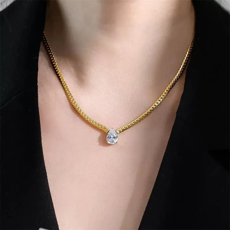 Colar Gota de Lágrima com Zircônia Cubica Banhado a Ouro Aço Inox 316L