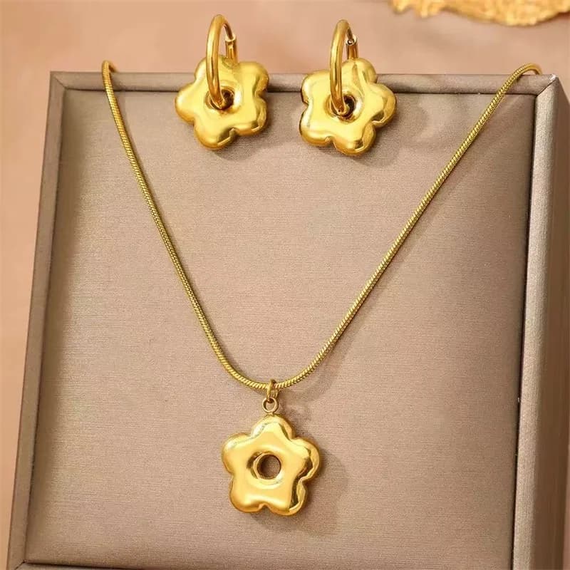 Gold Flower Necklace and Earrings Set