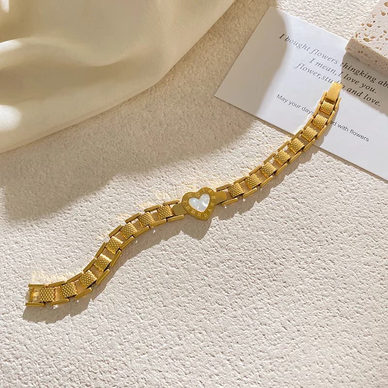Pulseira em Aço Inoxidável com Charm de Cadeado e Strass