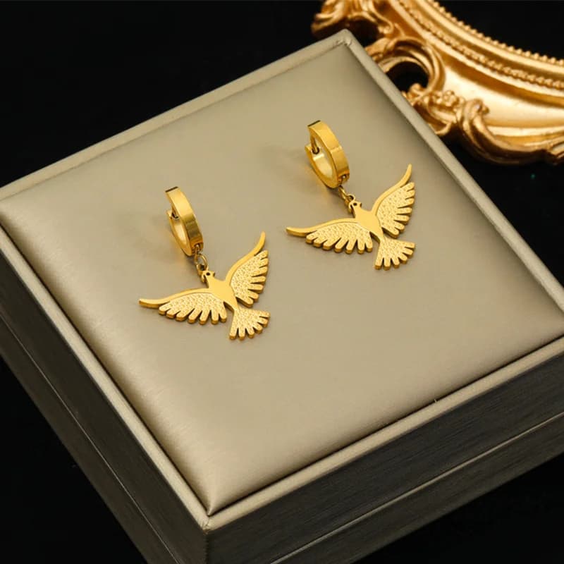 Cute Bee and Pearl Stud Earrings
