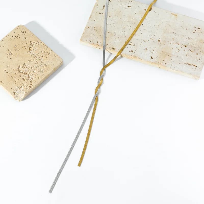 Colar Longo com Design Cruzado, Dourado e Prateado