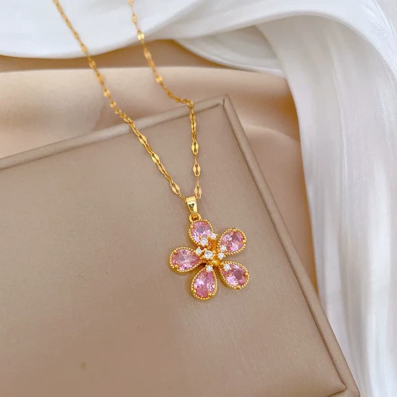 Colar com Pingente de Coração Rosa Love