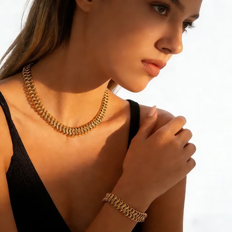 Conjunto de Colar e Pulseira de Corrente Grossa Dourada