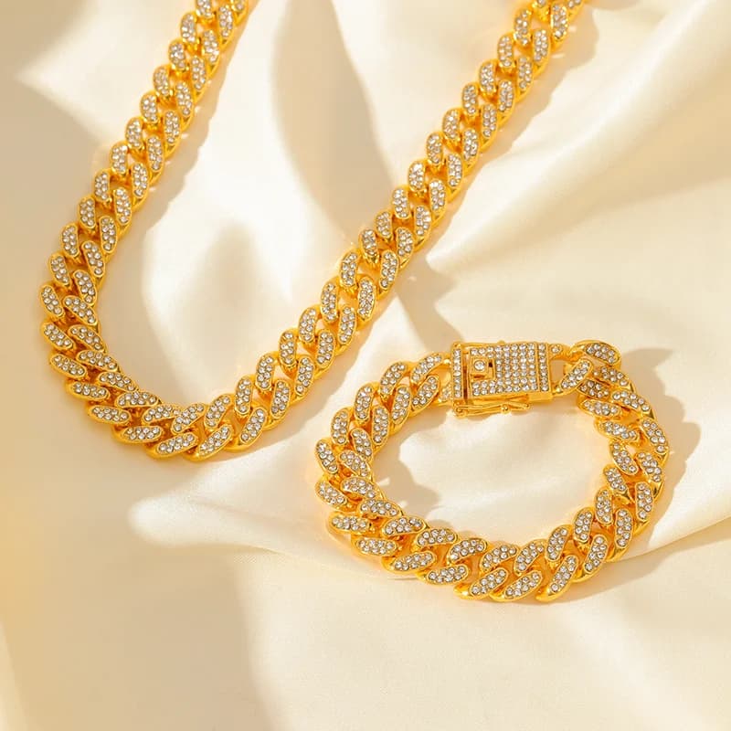 Conjunto de Colar e Pulseira em Corrente Cubana com Zircônia Cúbica e Banho Dourado Aço Inox 316L